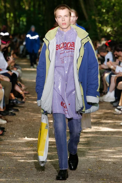 Look 38